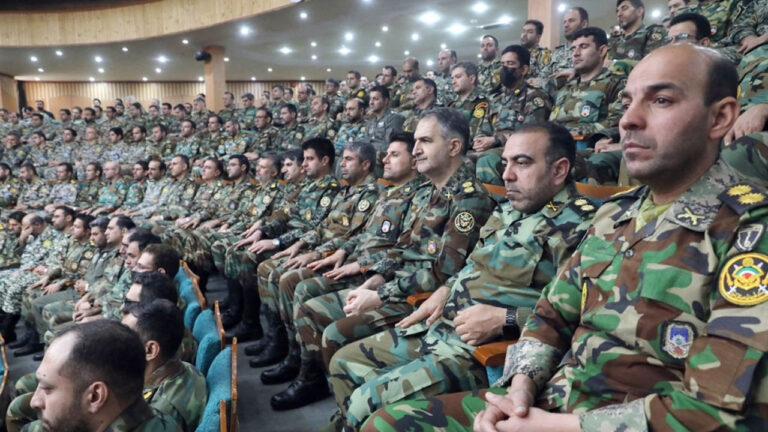 ইরানের বিক্ষুব্ধ জনতার উদ্দেশে ‘রেড লাইন’ ঘোষণা করল সেনাবাহিনী